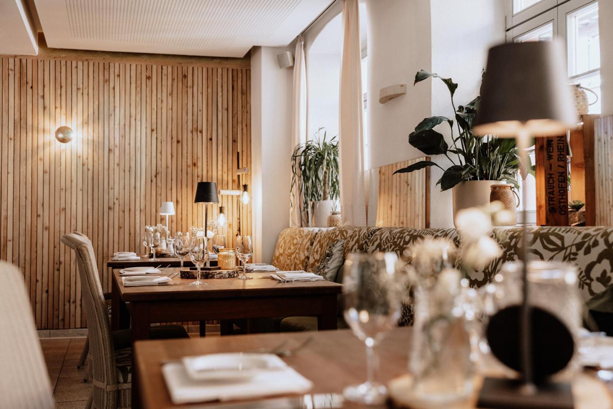 Landhotel Zum Schwanen Mit Restaurant Mona Liza Osthofen Buitenkant foto