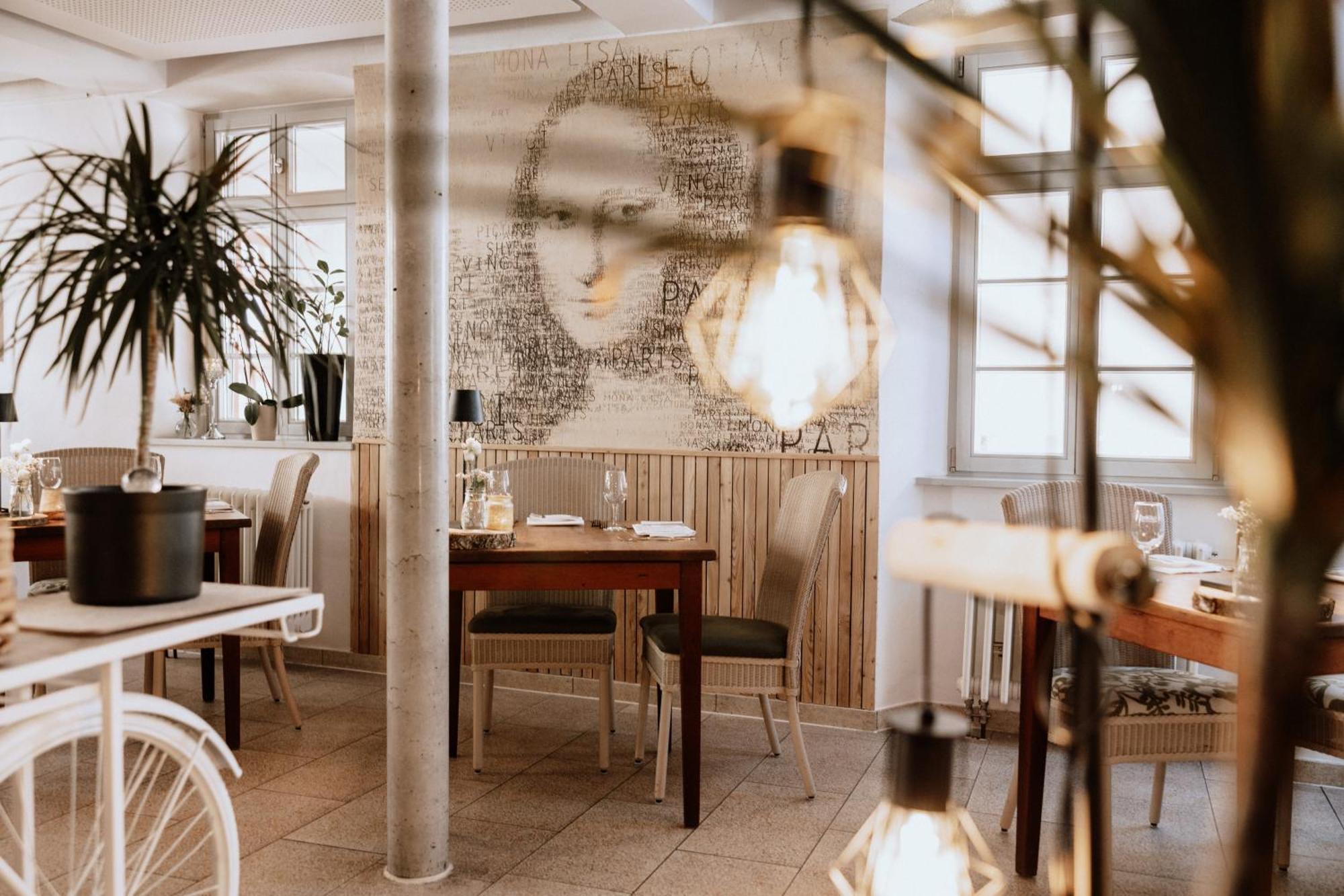 Landhotel Zum Schwanen Mit Restaurant Mona Liza Osthofen Buitenkant foto
